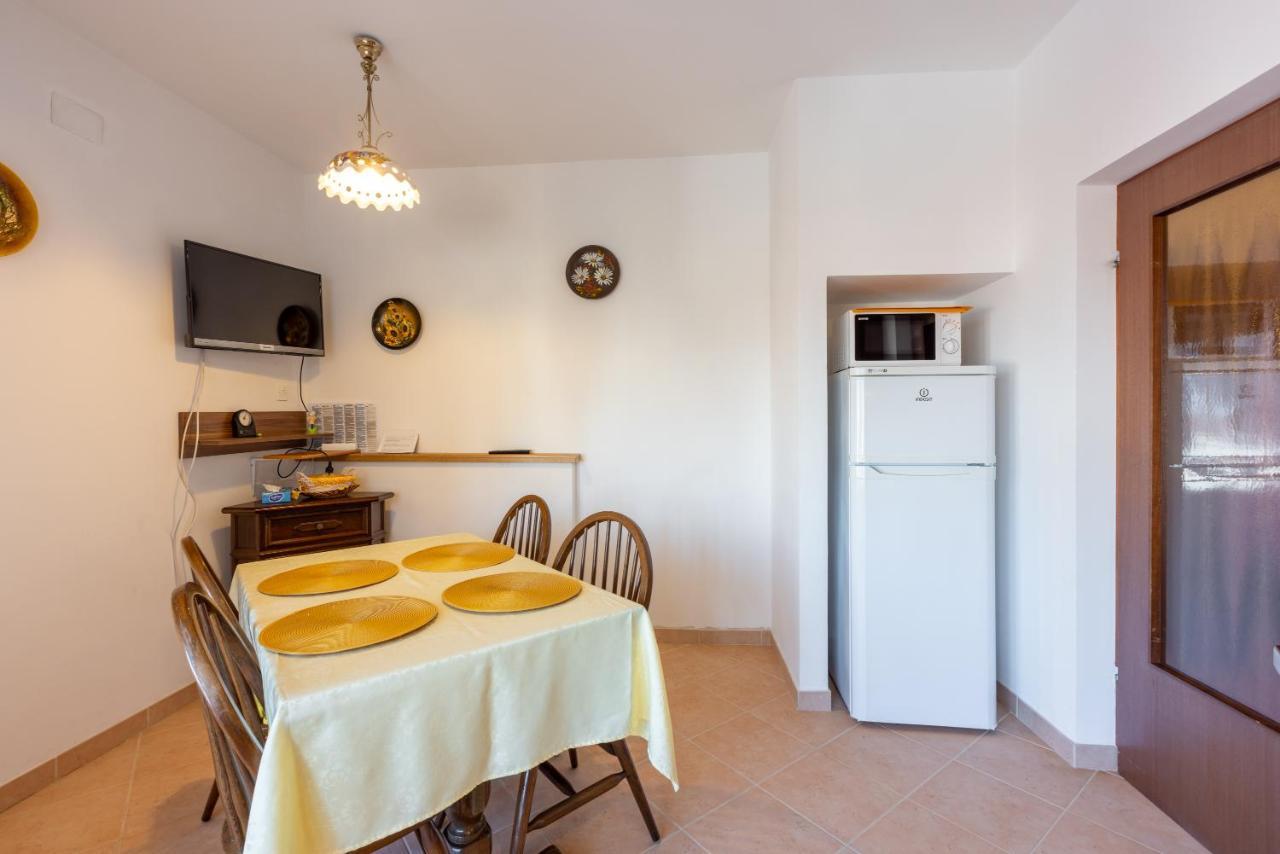 Apartments Villa Mavero Banjole Ngoại thất bức ảnh