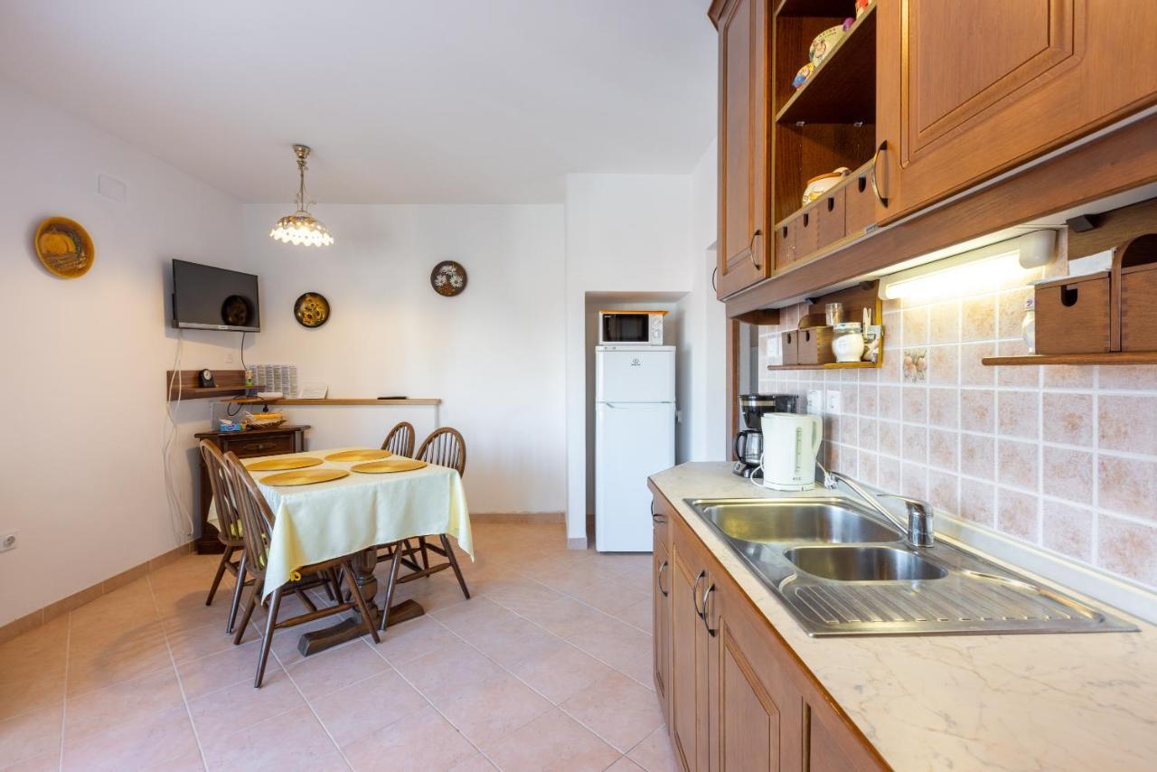 Apartments Villa Mavero Banjole Ngoại thất bức ảnh